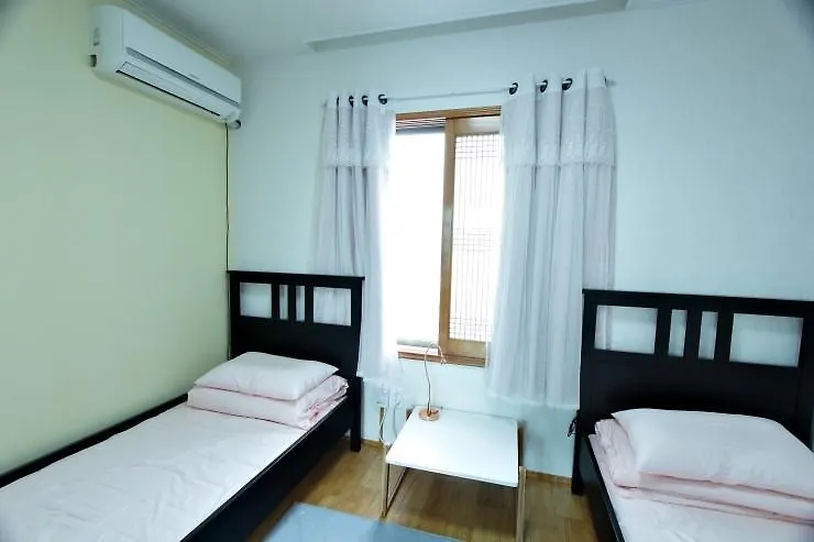 Nunkeunsaeu Guesthouse Jeju Konukevi